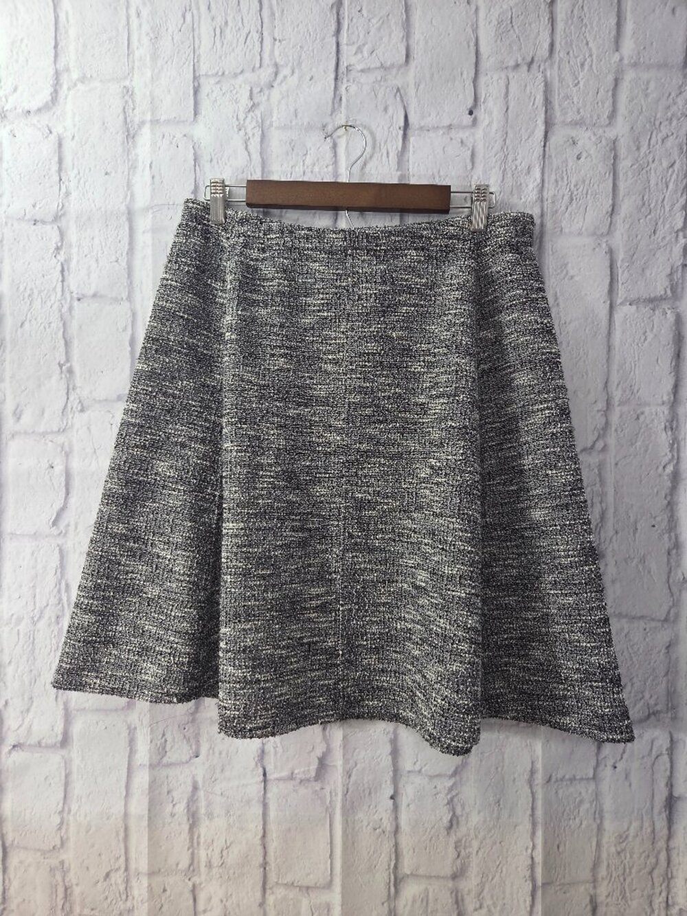 Talbots Medium Petite Gray White Pull On Knit Tweed Unlined A-Line Casual Skirt